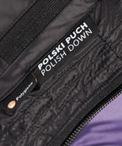 Etiqueta interior del saco de dormir AR600 con indicación de pluma polaca y tecnología Polygiene.
