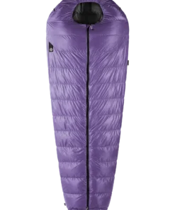 Saco de dormir Aura AR600 tipo momia color morado, vista frontal centrada con cremallera completa y capucha ajustable.