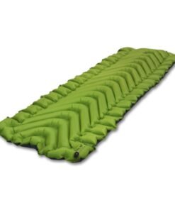 Colchoneta hinchable Klymit Static V2 verde, vista en perspectiva diagonal