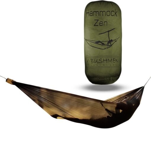 Hamaca colgante Bushmen Zen desplegada con su bolsa de transporte verde oliva incluida