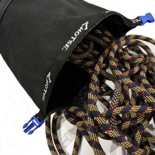 Bolsa Porta Cuerda Lhotse 20L abierta con cuerda de escalada en su interior