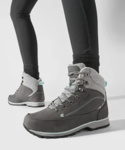 Botas de trekking Trezeta Velvet W'S WP para mujer en uso sobre superficie lisa