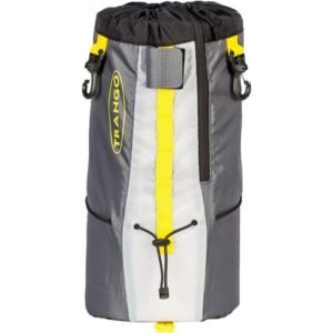 Mochila Trango Escalada Ultraligera de 453g en color naranja con diseño técnico, mosquetones laterales, correas ajustables y bolsa protectora incluida para vías multilargos y alpinismo