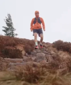 Corredor usando Adidas Terrex Agravic 3 en ruta trail running