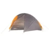 Tienda de campaña ultraligera para 1 persona Klymit Maxfield 1P montada con doble techo